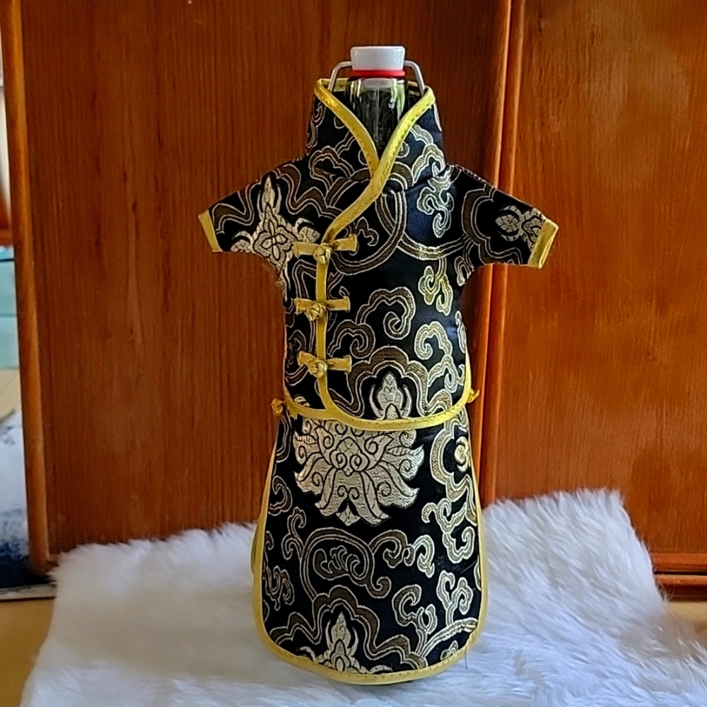 Asian 2 piece wine/sake cover with glass water bottle